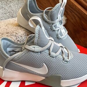 W Nike Ashin Modern shoe size 5.5